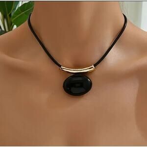 Black Stone Pendant Choker Necklace Gold Accent Minimalist Bold Style NWT